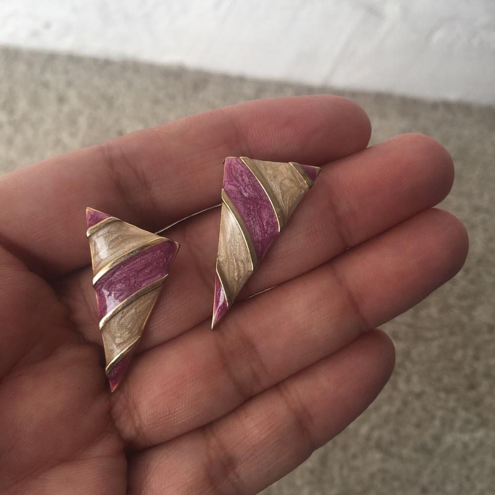 🪐3/$15- Vintage Ivory & Purple Triangular Enamel Gold Post Fashion Earrings